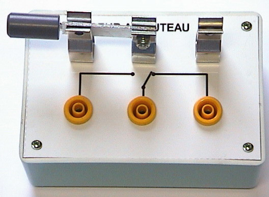 Module inverseur à couteau
