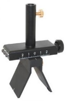 Cavalier à déplacement latéral pour banc d'optique prismatique