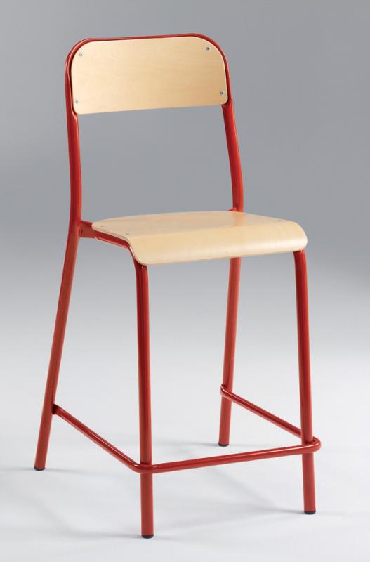 Chaise haute à dossier et assise appliqués rivetés