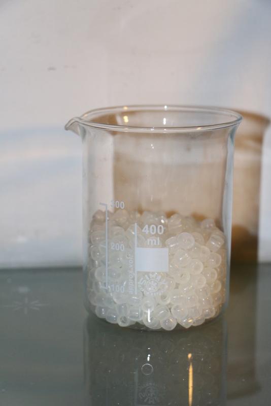 Perles sensibles aux UV par 50 mL