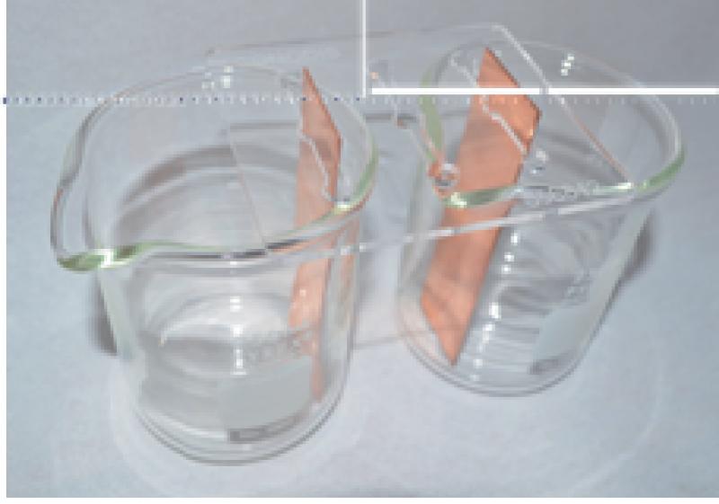 Support pour lames et électrodes pour électrolyse