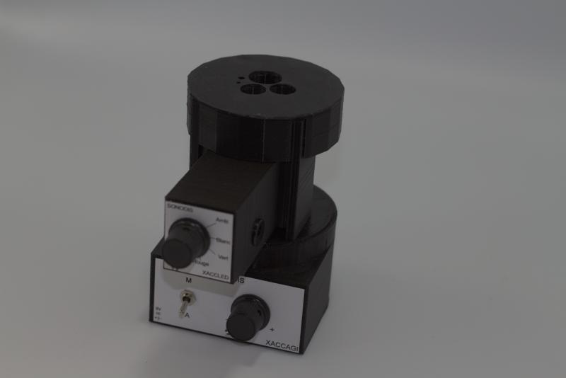 Bioréacteur avec agitateur et éclairage inclus