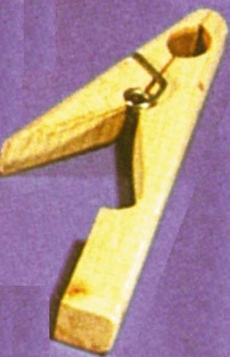 [S51925] Pince en bois pour ballon ouverture 50 mm